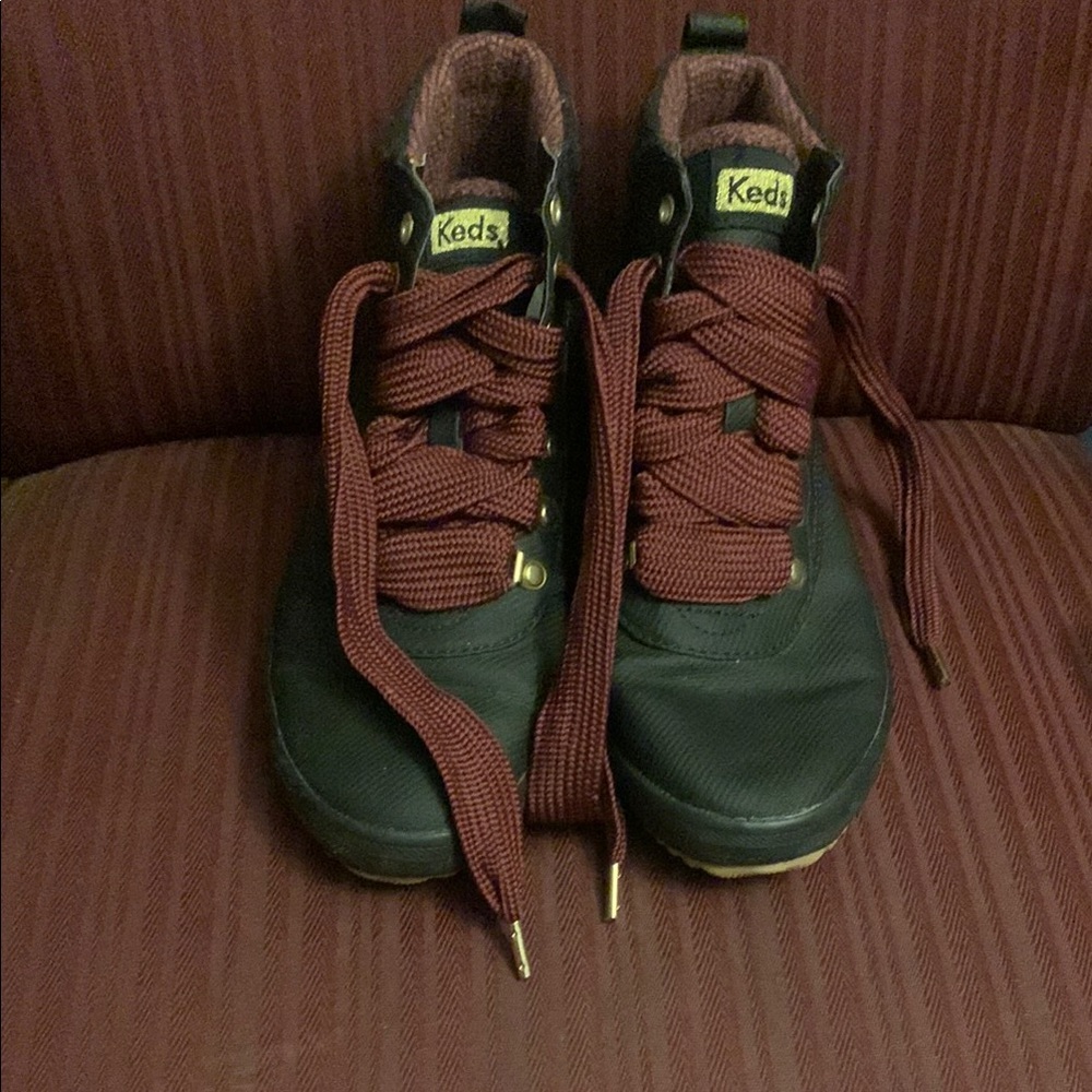 Keds 6.5 Black and Burgundy low style boots